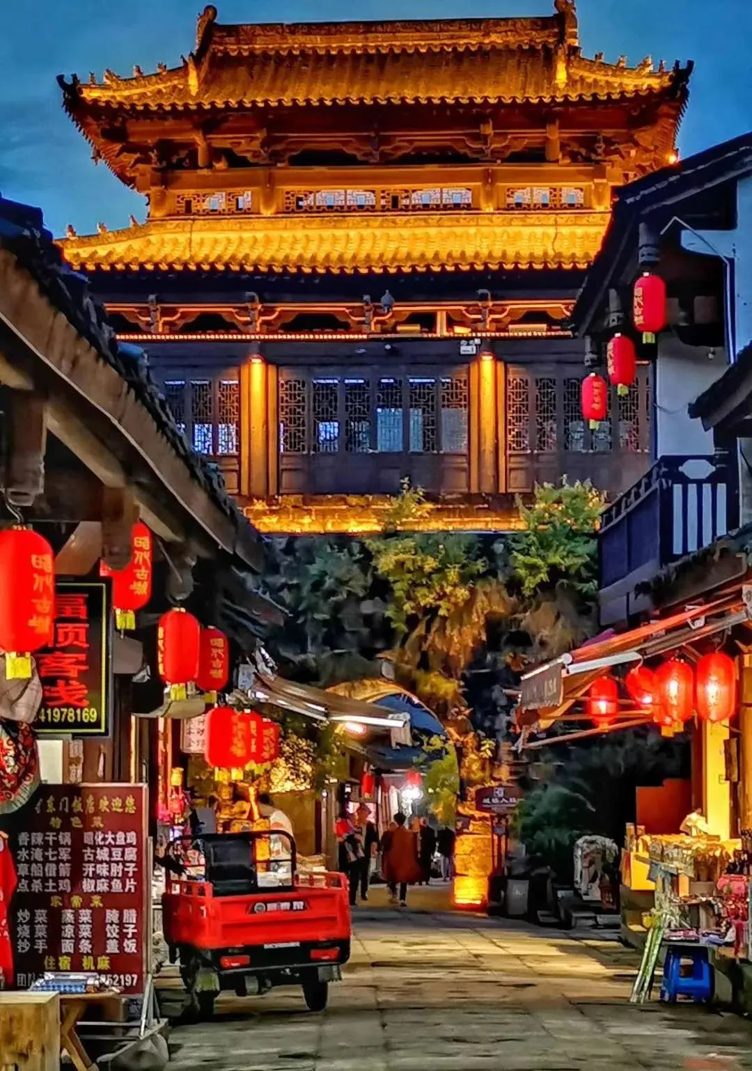 大红灯笼高高挂,昭化古城年味浓