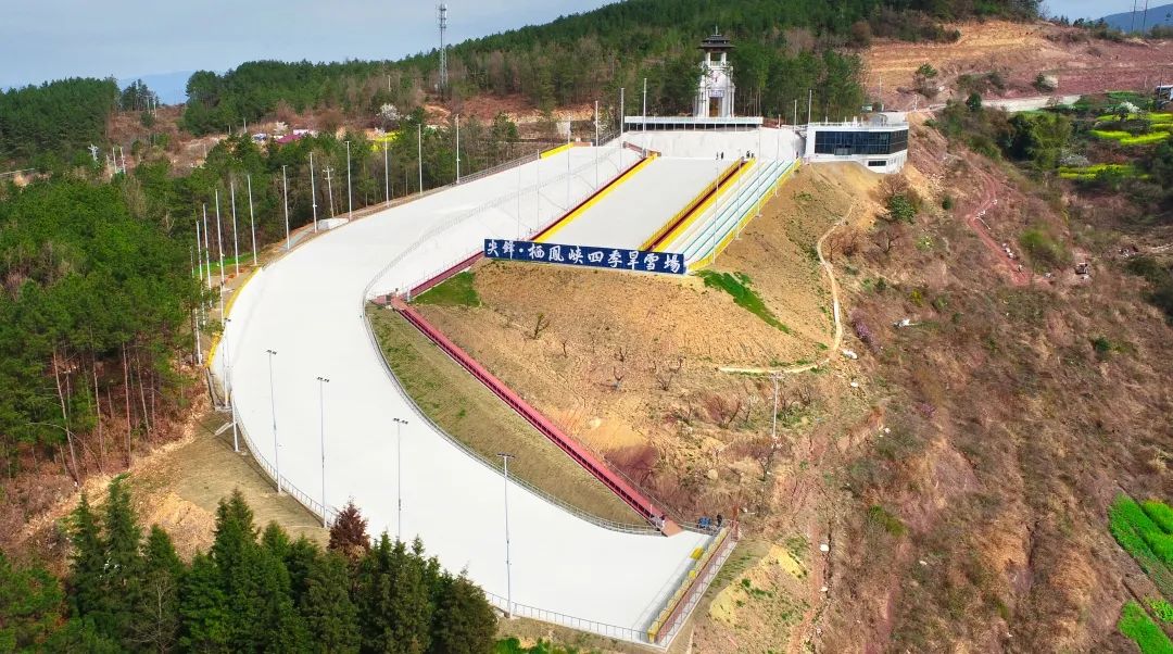 春游广元好时光约起川东北地区最大的室外旱雪场正式迎客还能躺在床上