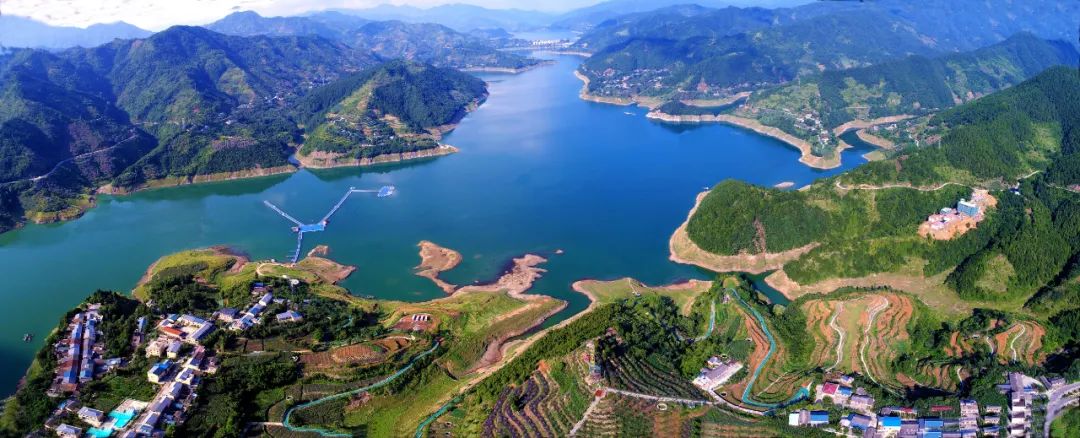 4000多米的海拔落差更造就了 青川的极致风光 青川县幸福岛一角  摄影