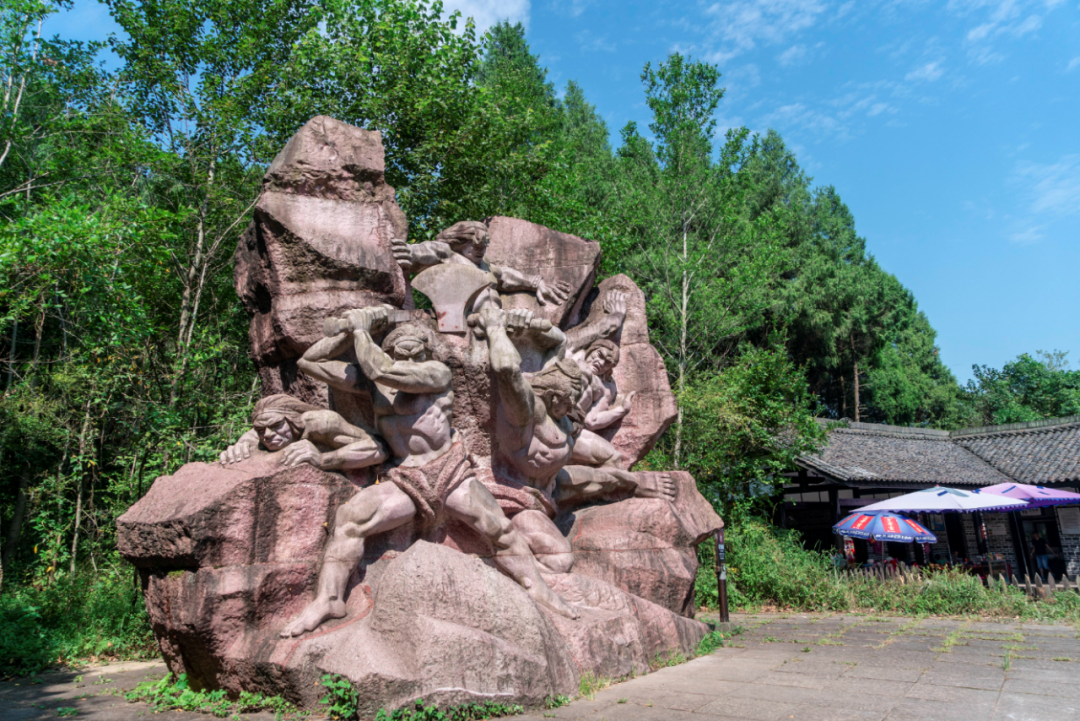 五丁开山雕塑